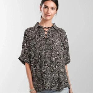 Daytrip Black Cream Lace up paisley shirt sleeve blouse. XL